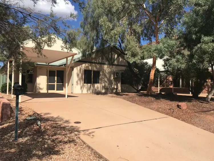 4A & 4B Macdonnell Court, Desert Springs NT 870