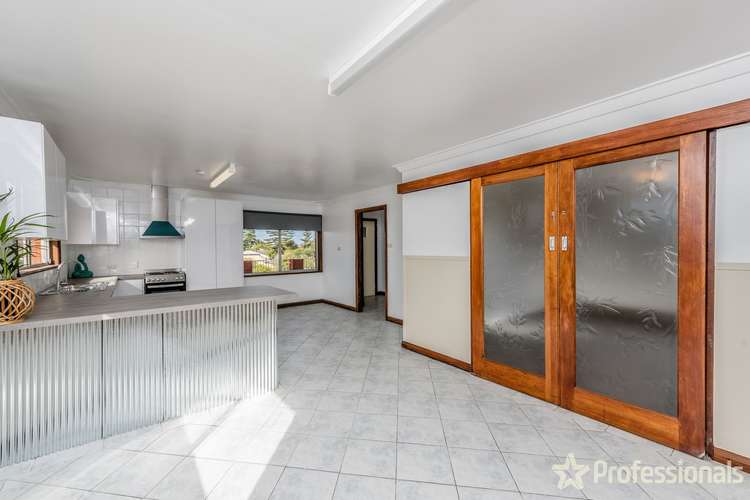 Sixth view of Homely house listing, 2 Conway Street, Beachlands WA 6530