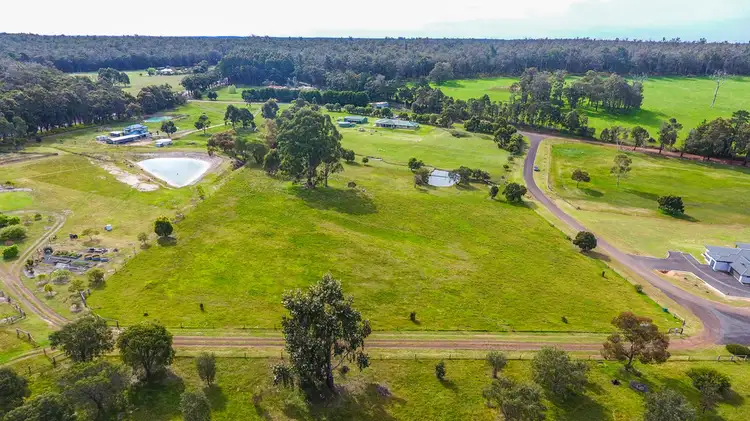 8 Longo Court, Manjimup WA 6258