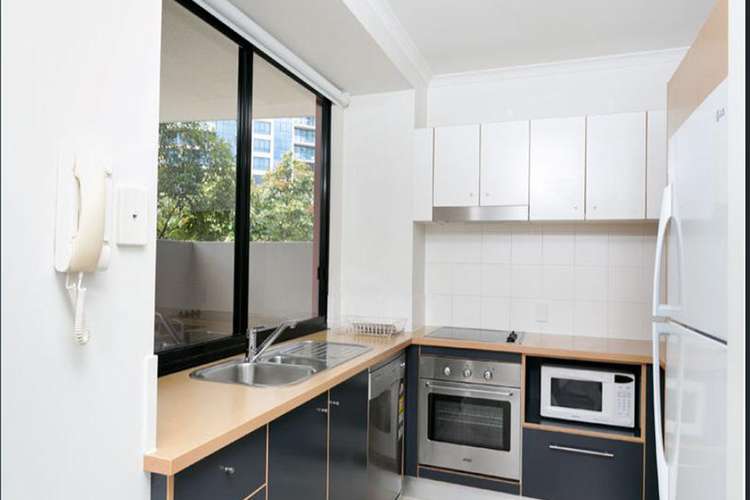 Third view of Homely apartment listing, 4/15 Goodwin Street, Kangaroo Point QLD 4169