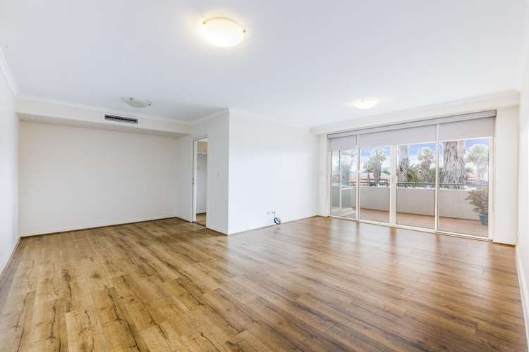 Fifth view of Homely apartment listing, 18/105 Beach Street, Port Melbourne VIC 3207