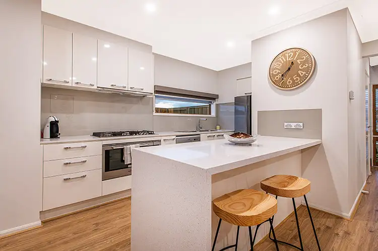 19 Wilmington Avenue, Cranbourne West VIC 3977