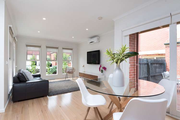 Main view of Homely townhouse listing, 2/367 Napier Street, Strathmore VIC 3041