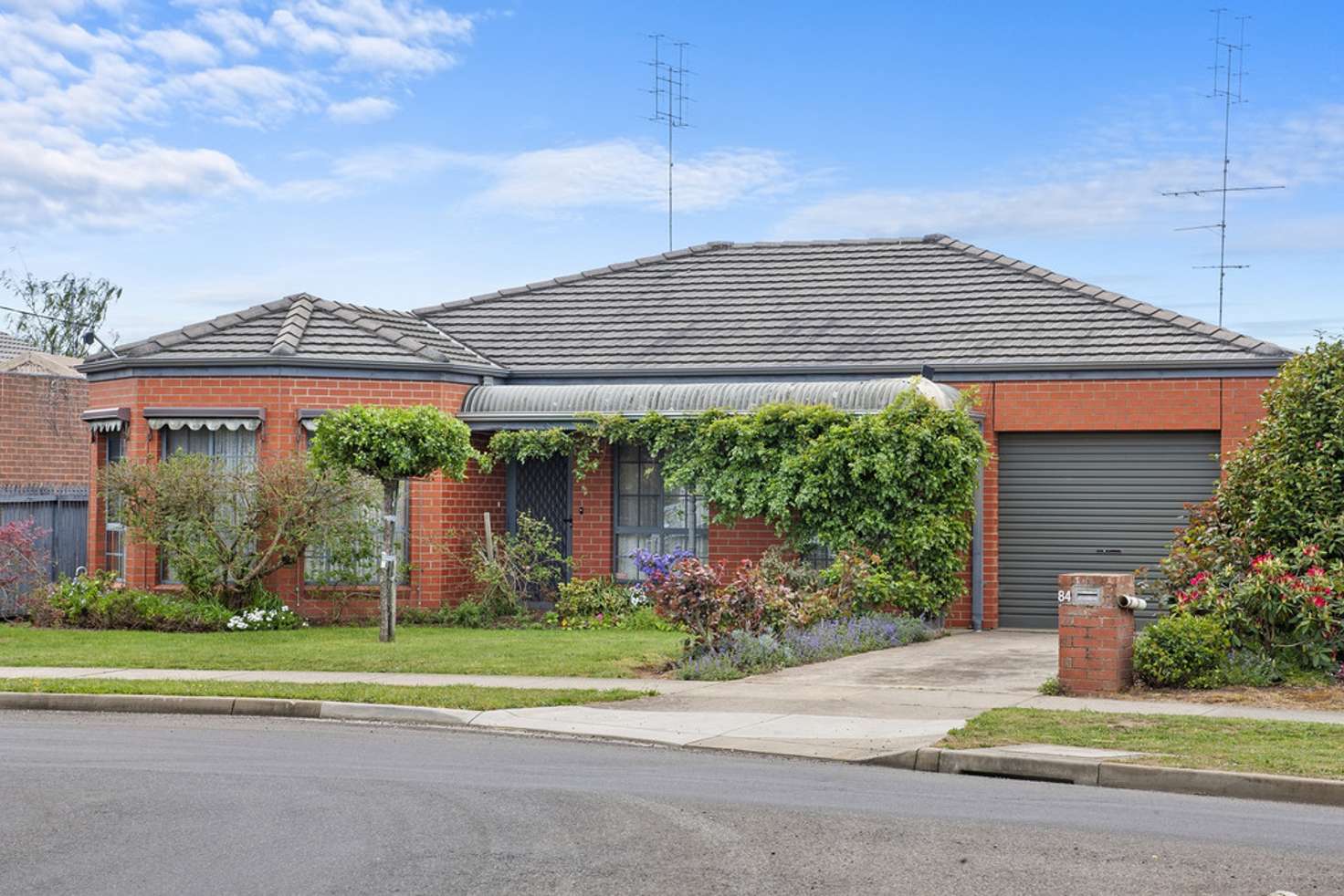 Main view of Homely townhouse listing, 1/84 Cuthberts Road, Alfredton VIC 3350