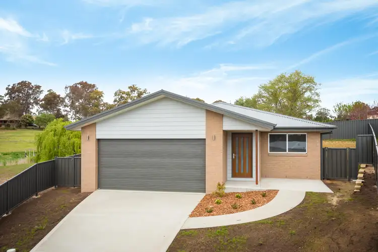 6 Wumbara Close, Bega NSW 2550