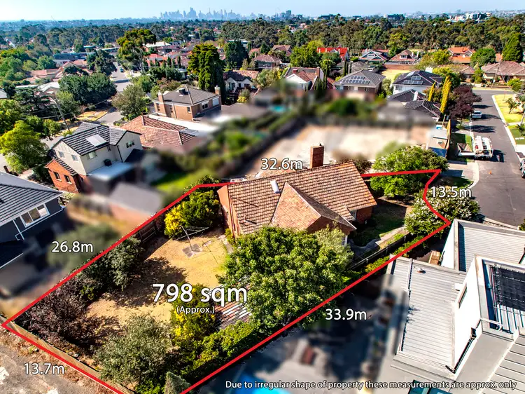 6 Hewitt Court, Strathmore VIC 3041
