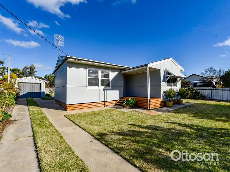 16 Ash Grove