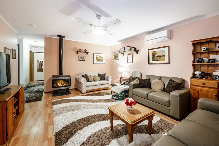 Sixth view of Homely house listing, 2 Annand Close, Cranbourne West VIC 3977