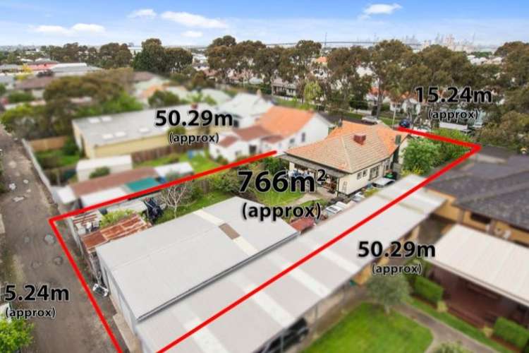 Main view of Homely townhouse listing, 33 Oxford Street, Newport VIC 3015