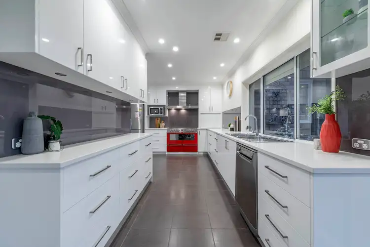 52 Hawkesbury Crescent, Farrer ACT 2607
