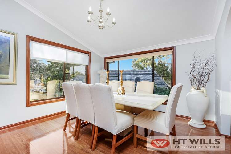 Fifth view of Homely house listing, 2 Hamelin Place, Illawong NSW 2234