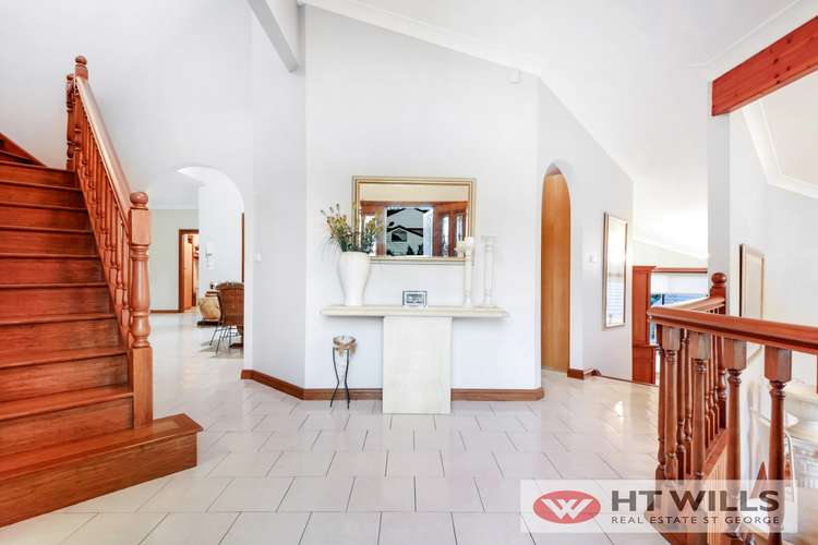 Sixth view of Homely house listing, 2 Hamelin Place, Illawong NSW 2234