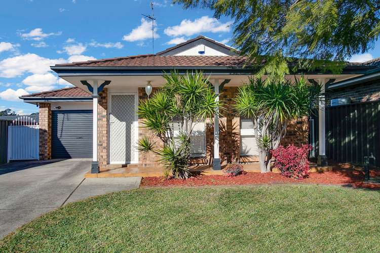 3 Robson Crescent, St Helens Park NSW 2560