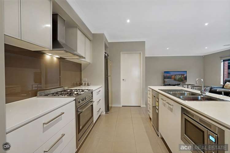Sixth view of Homely house listing, 33 Applebox Circuit, Point Cook VIC 3030