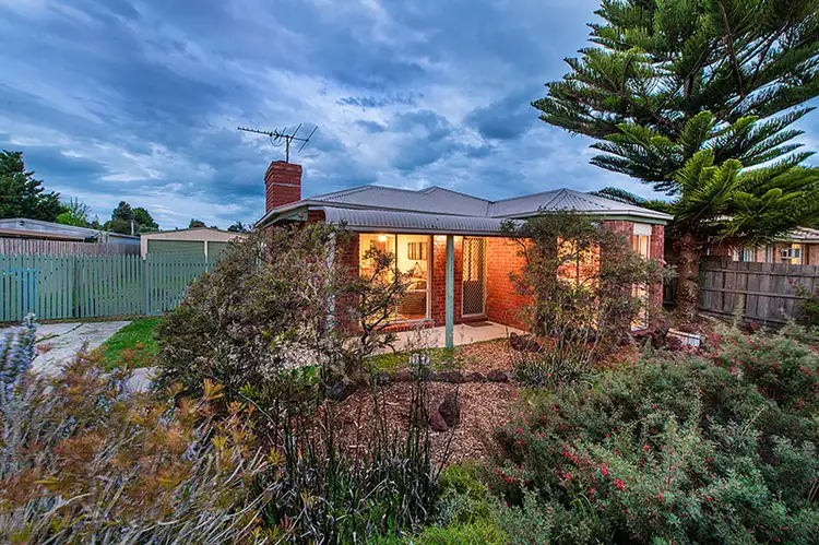 44 Navarre Drive, Cranbourne West VIC 3977