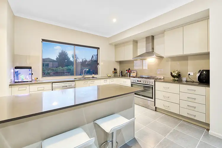 34 Bayley Place, Cranbourne West VIC 3977