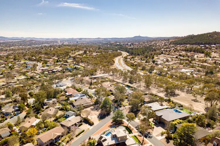 14 Hawkesbury Crescent, Farrer ACT 2607