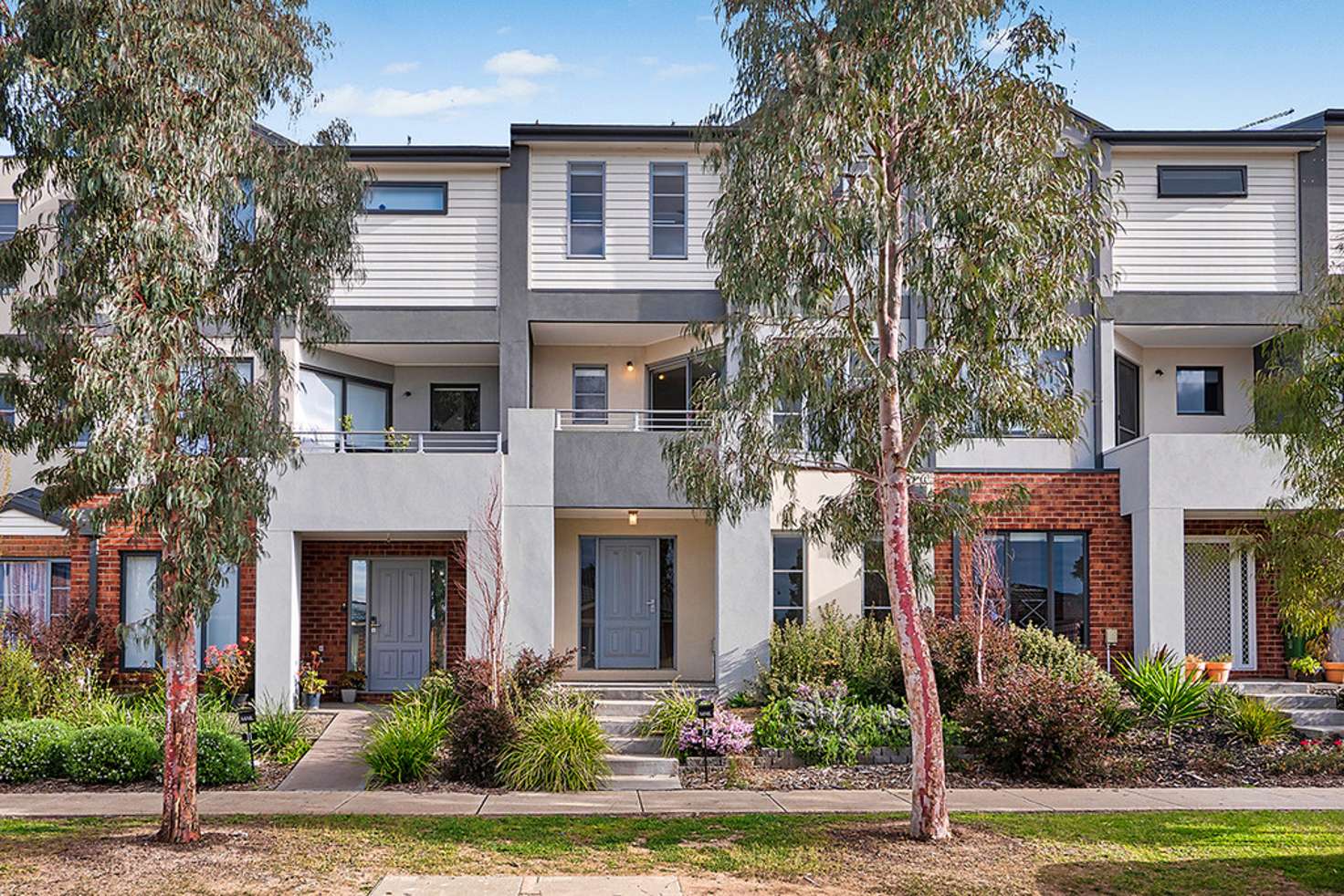 Main view of Homely townhouse listing, 12/10 Mickleham Drive, Cranbourne North VIC 3977