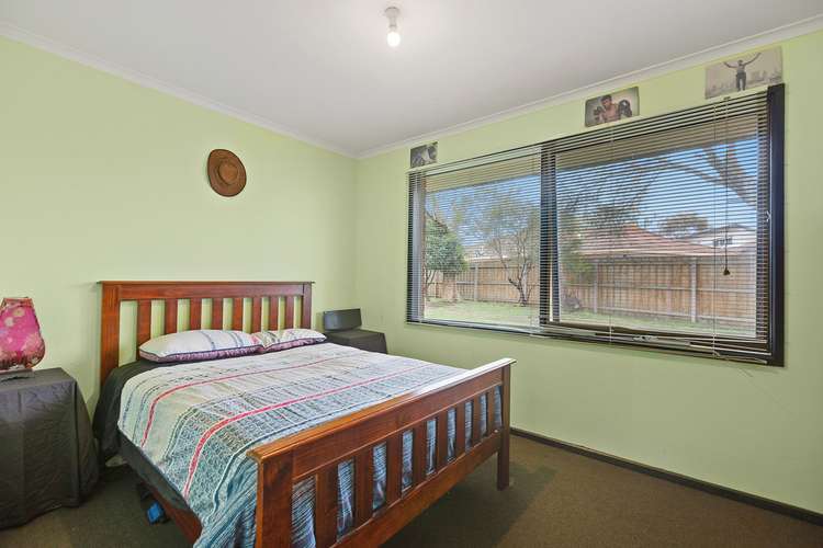 Fifth view of Homely house listing, 1 Ranger Court, Seaford VIC 3198