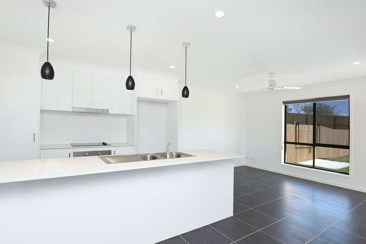 Second view of Homely unit listing, 2/7 McInnes Crescent, Glenvale QLD 4350