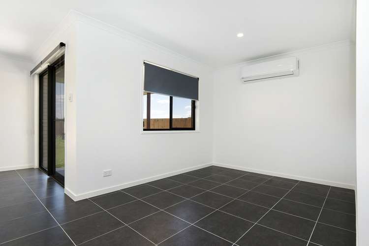 Fourth view of Homely unit listing, 2/7 McInnes Crescent, Glenvale QLD 4350