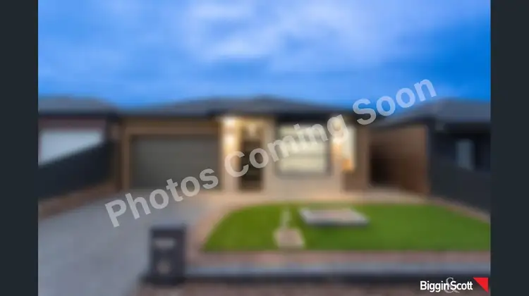 11 Monash Street