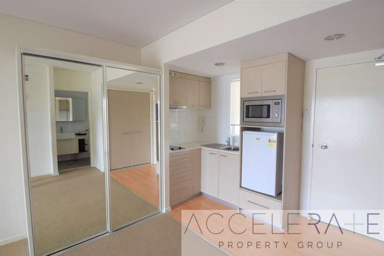 Third view of Homely apartment listing, 8/41 Fortescue Street, Spring Hill QLD 4000