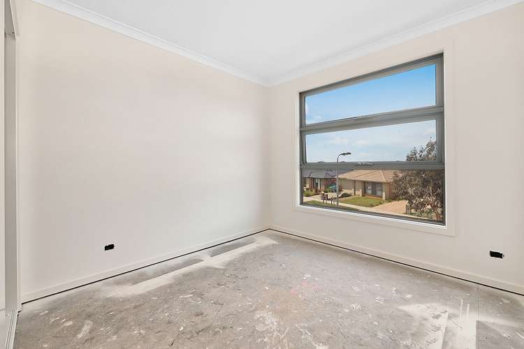 Sixth view of Homely house listing, 1/15 Lanthorn Crescent, Cranbourne East VIC 3977