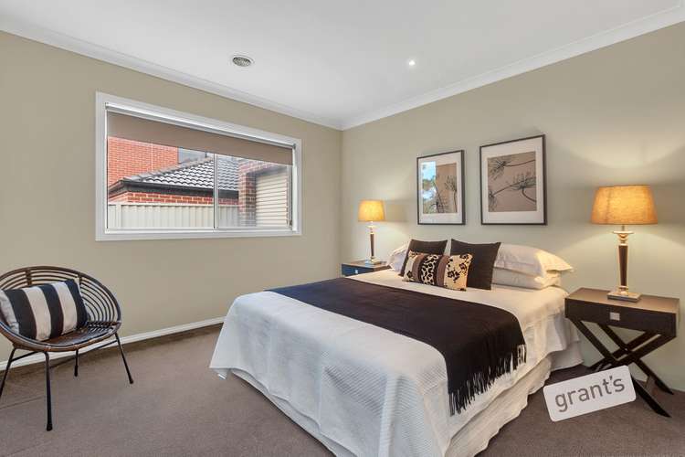 Fifth view of Homely house listing, 4 Yarra Close, Pakenham VIC 3810