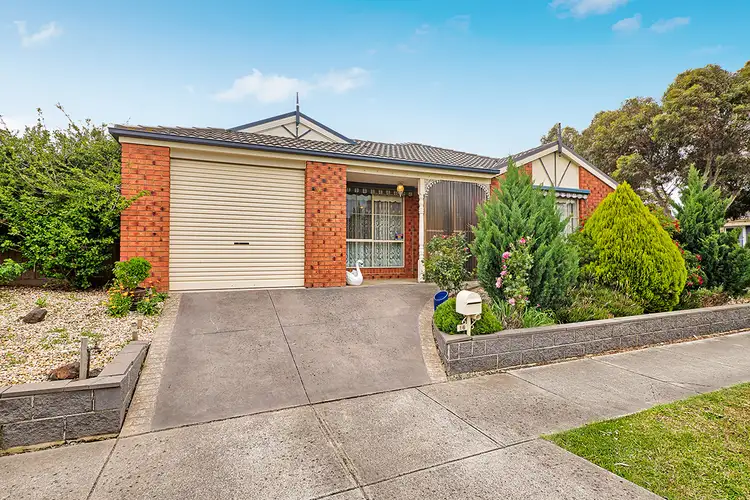 16 Breamlea Way, Cranbourne West VIC 3977