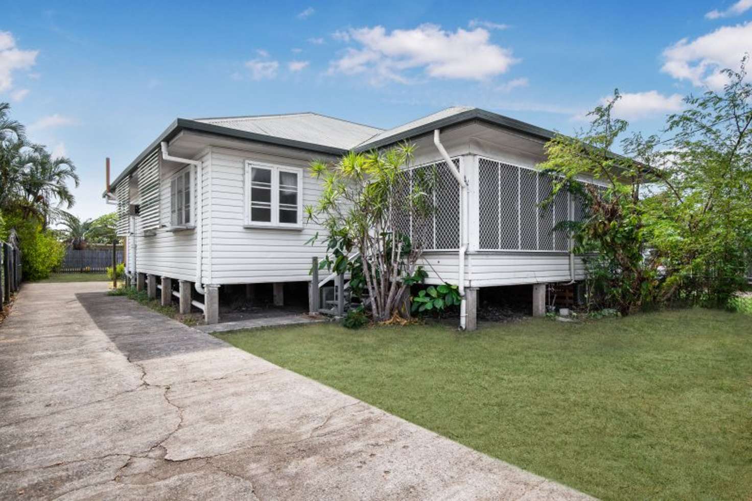 Main view of Homely unit listing, 2/3 Halloran Street, Hermit Park QLD 4812
