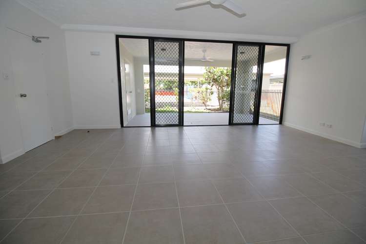 Sixth view of Homely unit listing, 1/111-127 Bowen Road, Rosslea QLD 4812