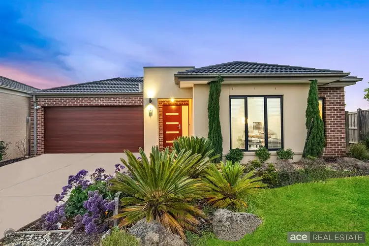 2 Whitecaps Avenue, Point Cook VIC 3030