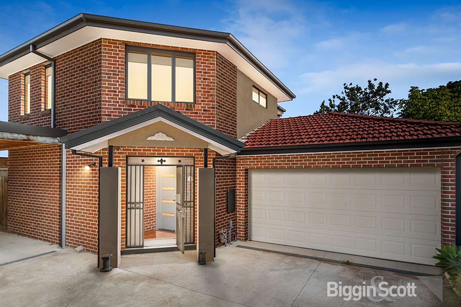 Main view of Homely townhouse listing, 2/196 Haughton Road, Oakleigh South VIC 3167