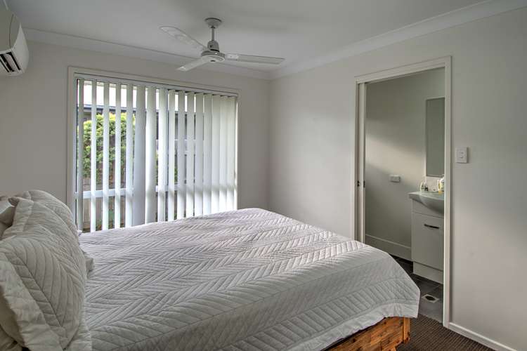 Sixth view of Homely unit listing, 2/33 Ontario Parade, Andergrove QLD 4740