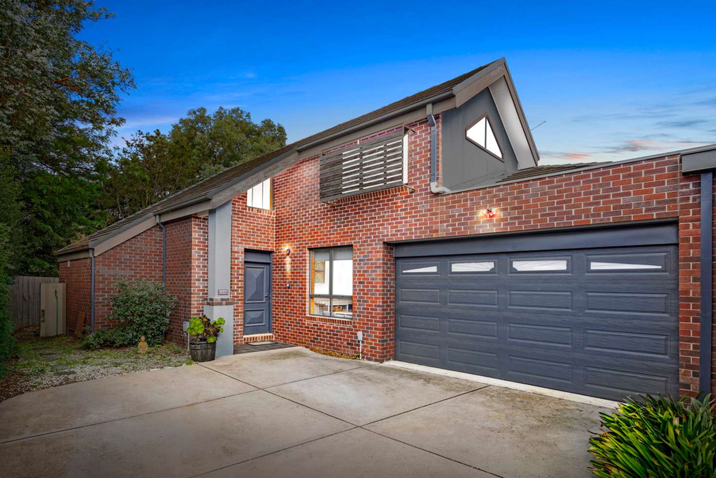 Main view of Homely townhouse listing, 2/8 Narooma Street, Moorabbin VIC 3189