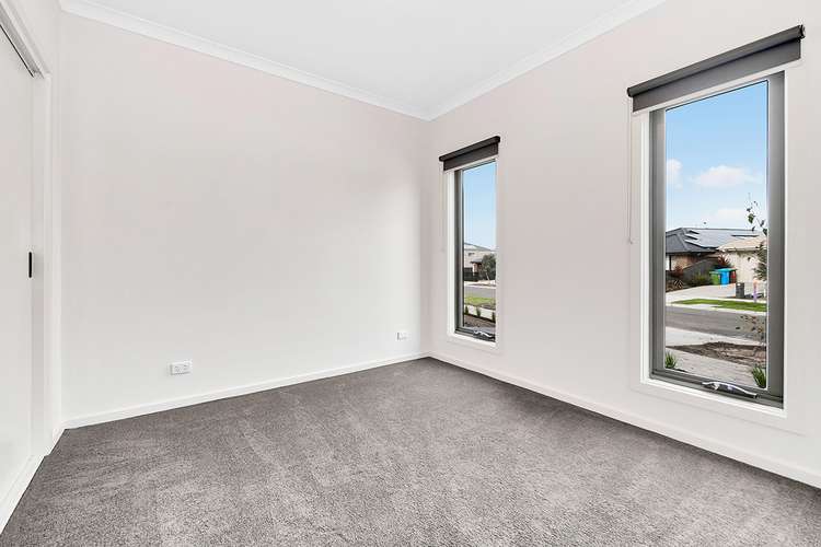 Fifth view of Homely house listing, 15B Lanthorn Crescent, Cranbourne East VIC 3977