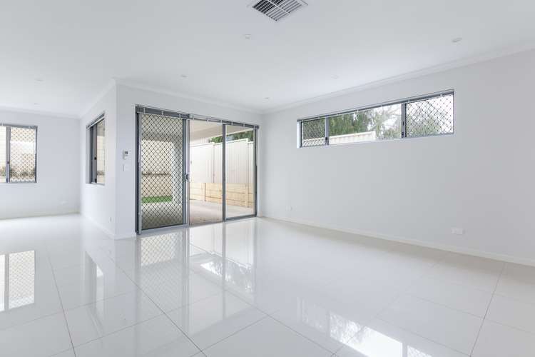 Fifth view of Homely house listing, 1/10 Jean Street, Beaconsfield WA 6162