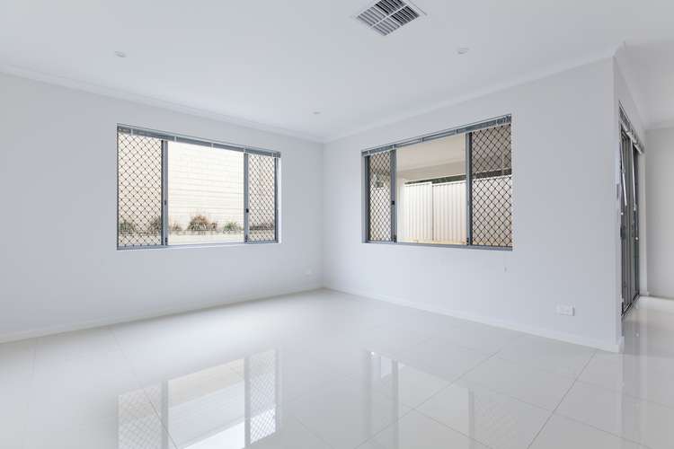 Sixth view of Homely house listing, 1/10 Jean Street, Beaconsfield WA 6162