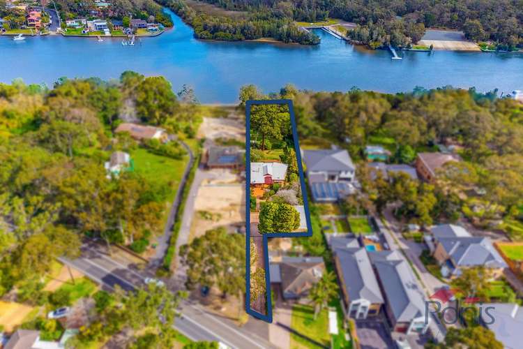 752 Henry Lawson Dr, Picnic Point NSW 2213