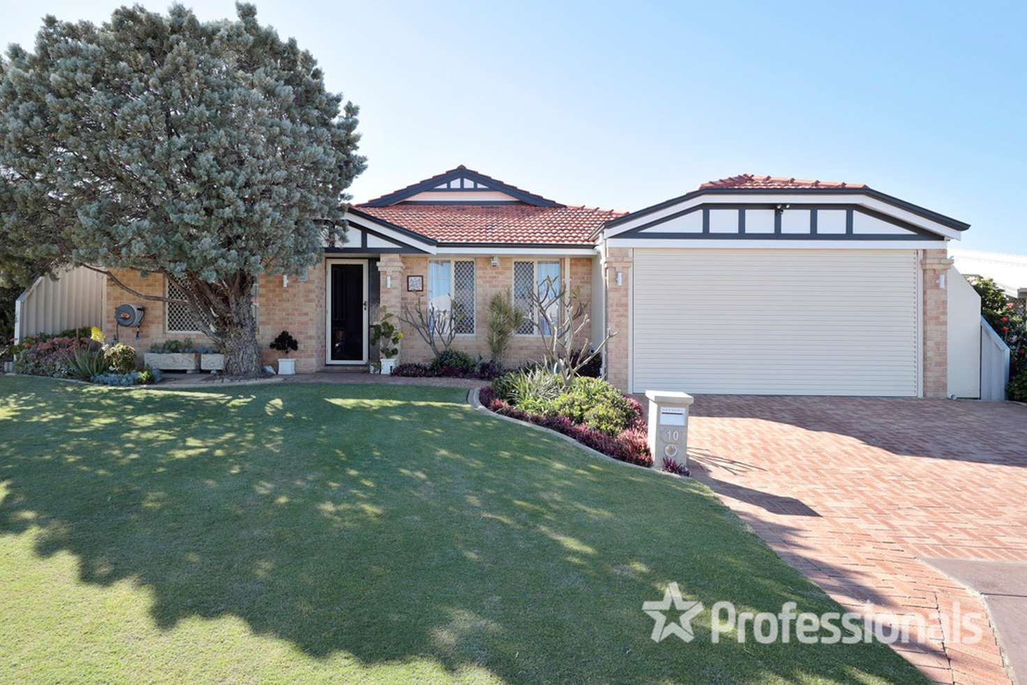 Main view of Homely house listing, 10 Degree Court, Marangaroo WA 6064