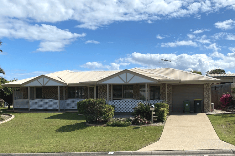 1 Trevally Place, Sandstone Point QLD 4511