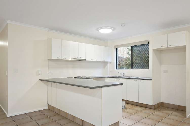Fourth view of Homely apartment listing, 2/33 Chelsea Ave, Broadbeach QLD 4218