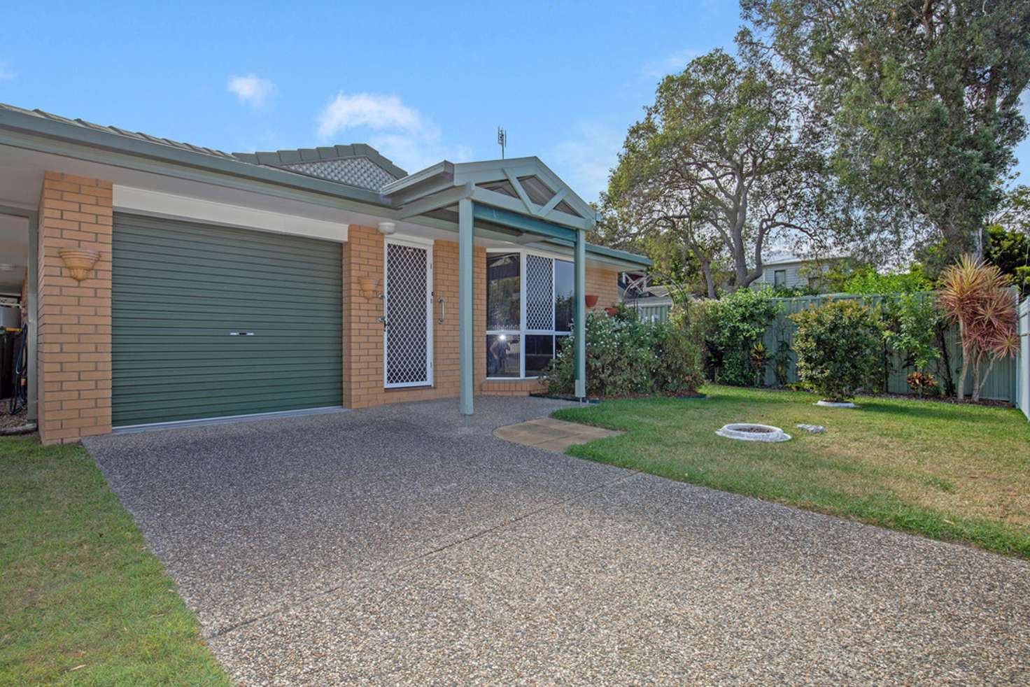 Main view of Homely semiDetached listing, 10 Sutherland, Labrador QLD 4215