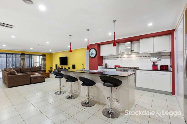 Second view of Homely house listing, 7 Osprey Court, Pakenham VIC 3810