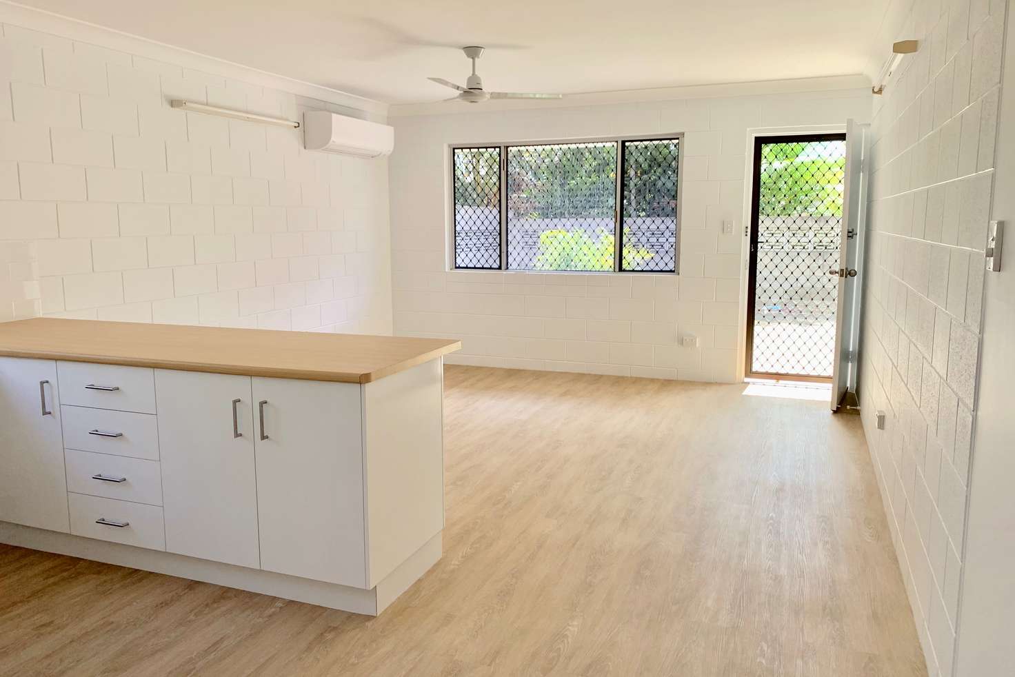 Main view of Homely unit listing, 1/77 Queens Rd, Hermit Park QLD 4812
