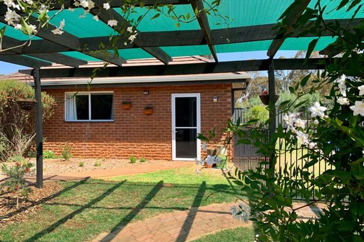 2 De Salis Drive - "Green Finch Cottage", Junee NSW 2663