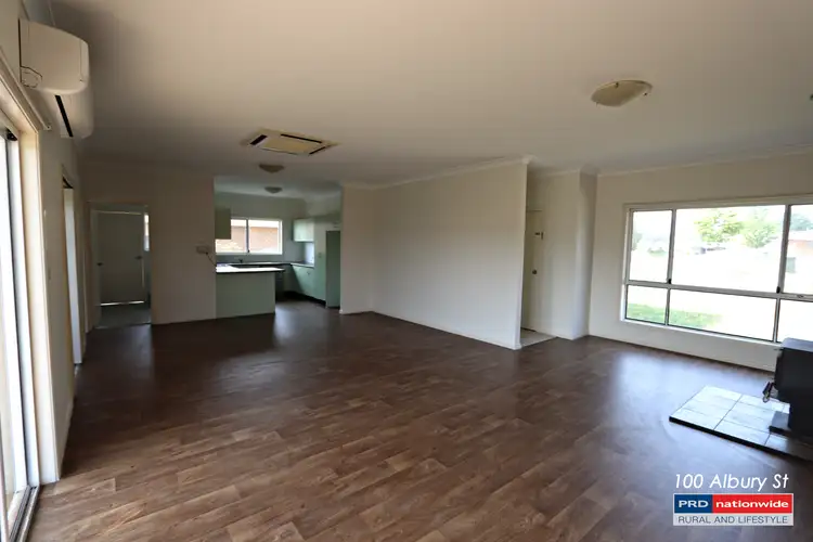 100 Albury St
