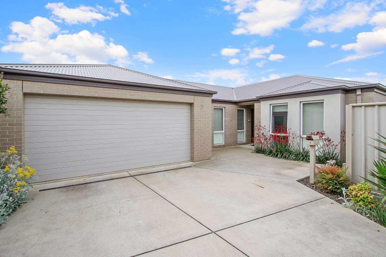 Main view of Homely house listing, 8 GRANGE CLOSE, Wodonga VIC 3690