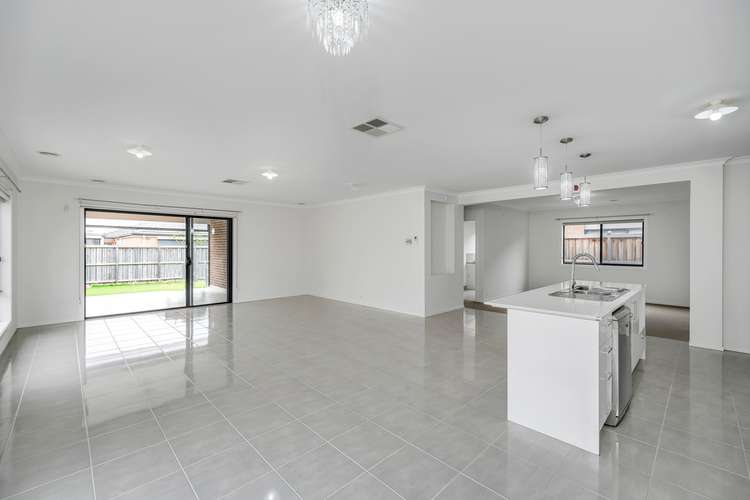 Fourth view of Homely house listing, 7 Omeara Crescent, Cranbourne East VIC 3977